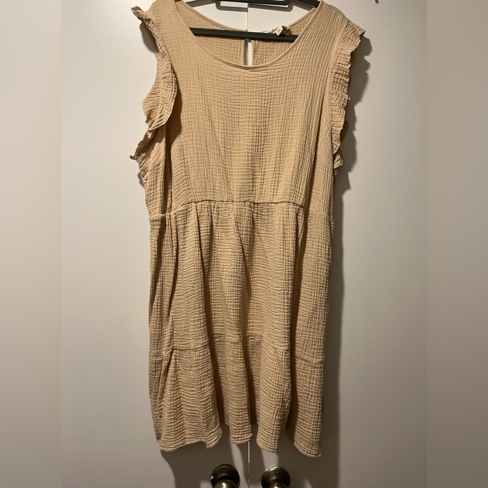 Cute cream versatile dress. I’m 5’7 and it hits me above the knee.